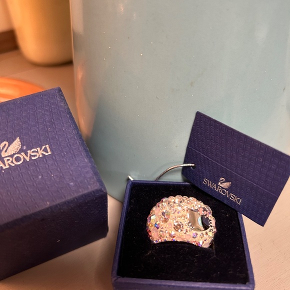 Swarovski x Hello Kitty Collaboration Chic Ring - Picture 4 of 16